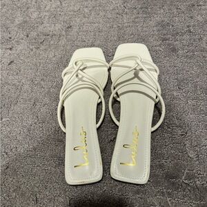 Brand new size 7 lulus flip flops